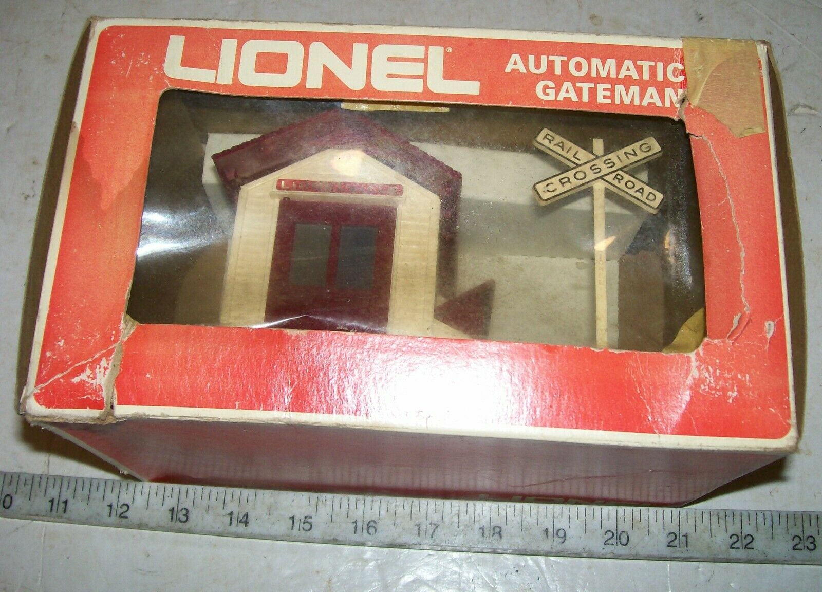 Lionel 6-2145 (145) Illuminated Operating Automatic Gateman With O/b,  Works